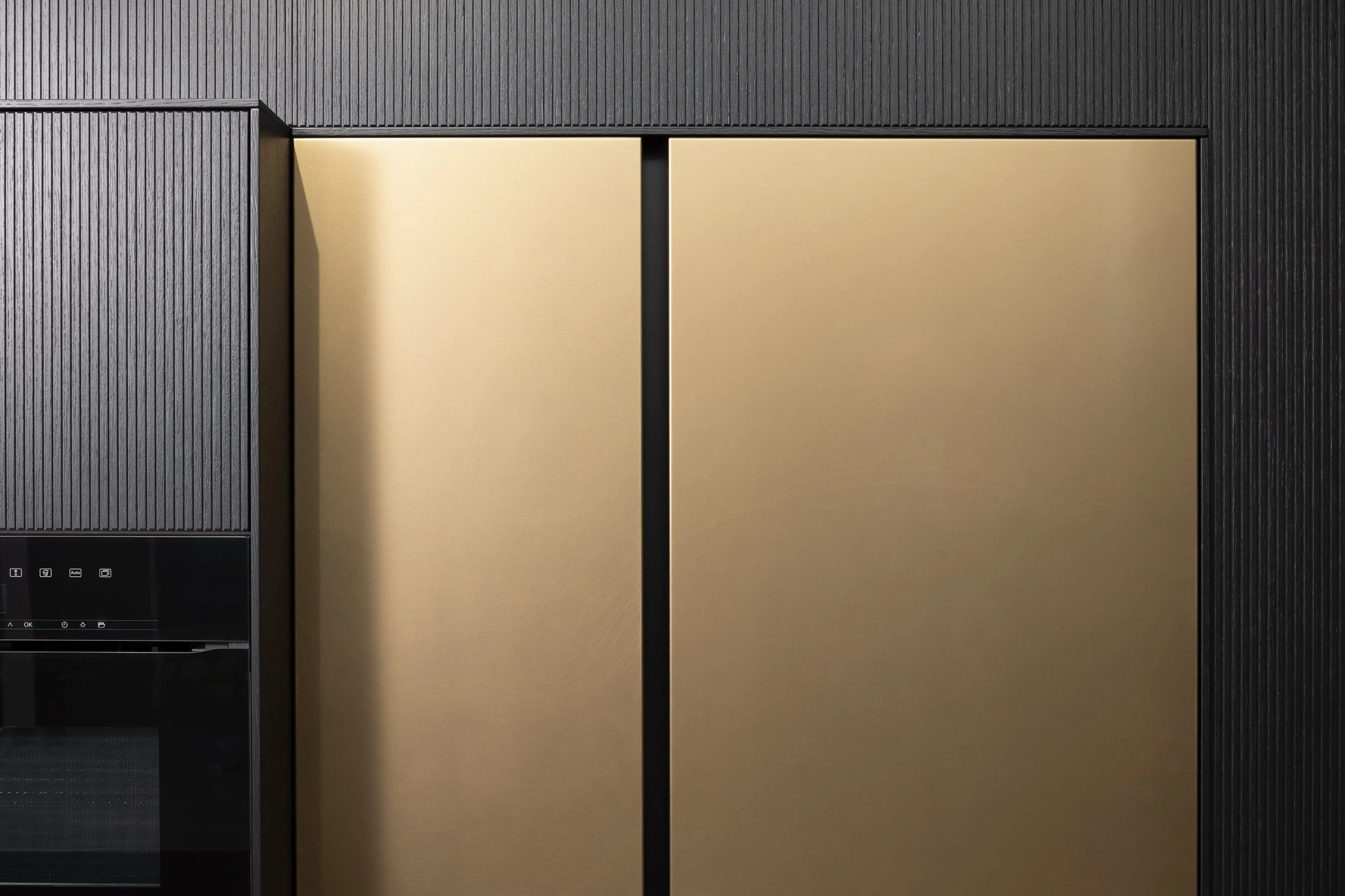 HÄCKER SystematART Eiche schwarz Echtholz mit Gold, Bronze Akzenten