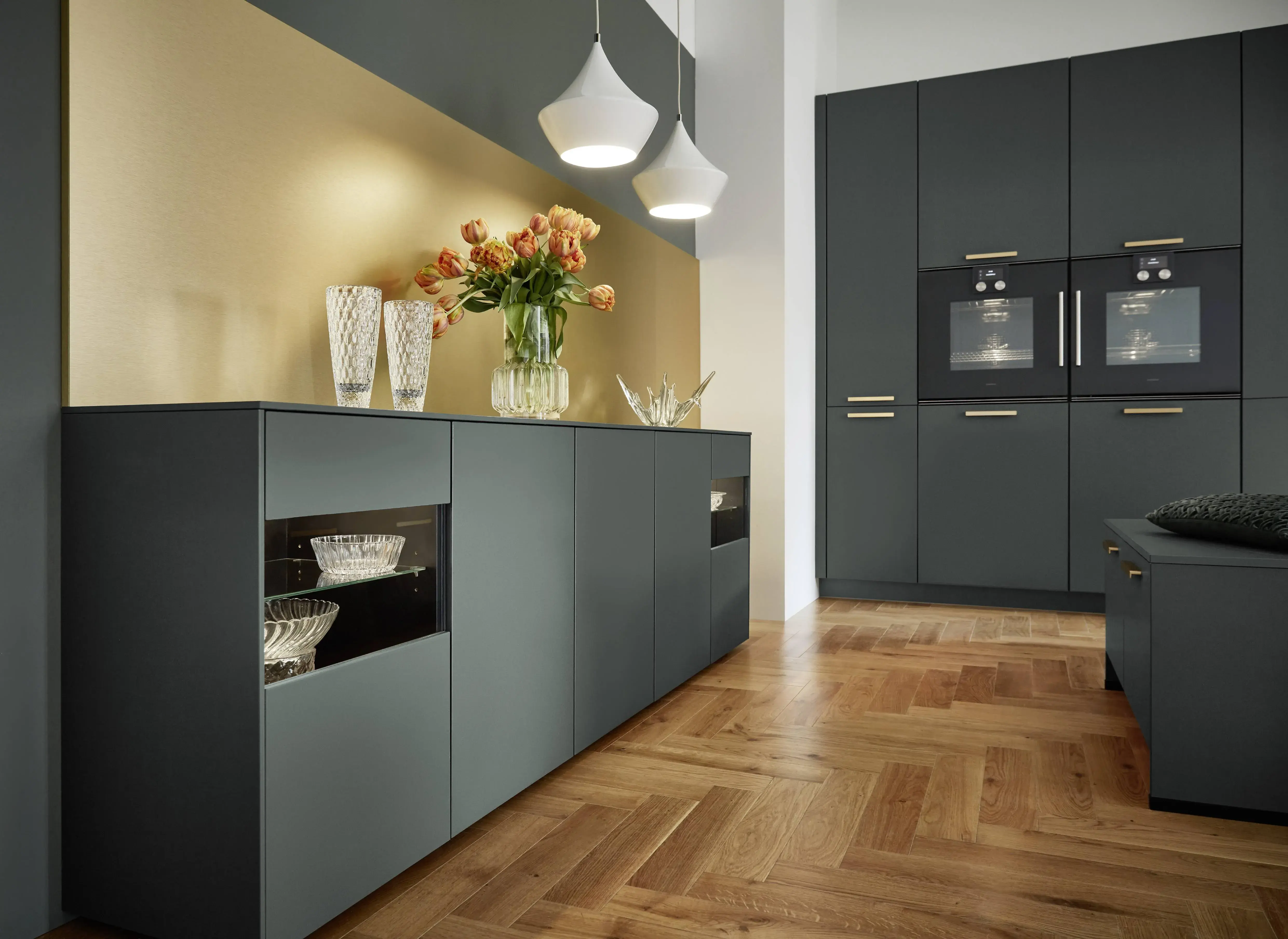 NOBILIA Mineralgrün-ultramatt mit Gaggenau-Geräten