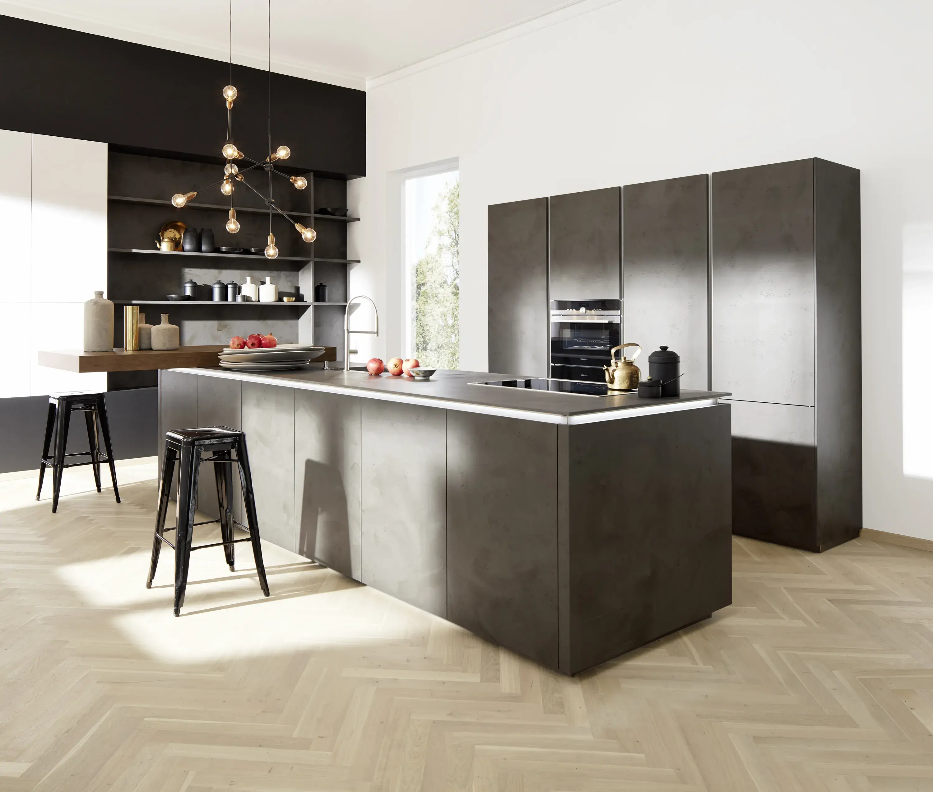 Nolte Küche dunkelgrau grifflos Kücheninsel beleuchtete Griffmulde Geräteschrankwand